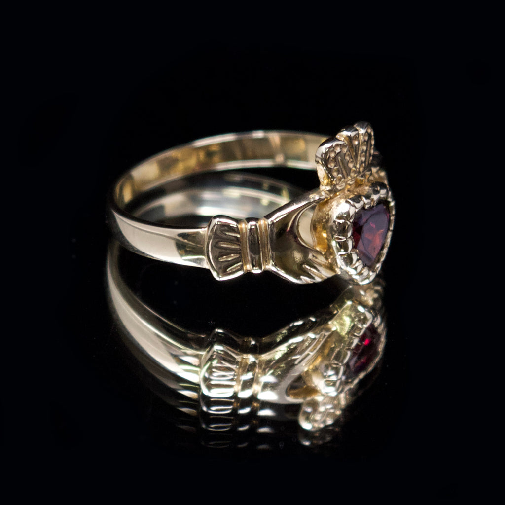womens gold signet ring, nouveau jewellers, pinky signet ring, jewellers in manchester