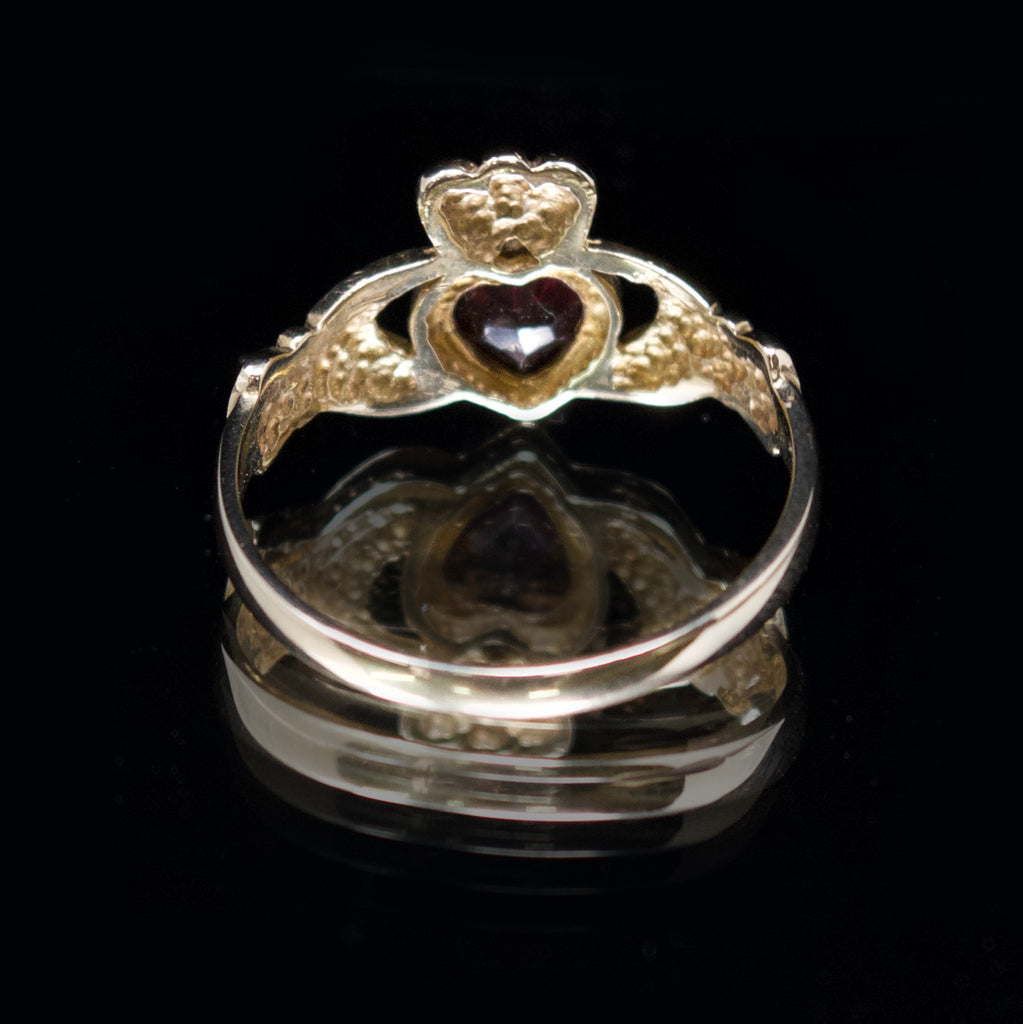 womens gold signet ring, nouveau jewellers, pinky signet ring, jewellers in manchester