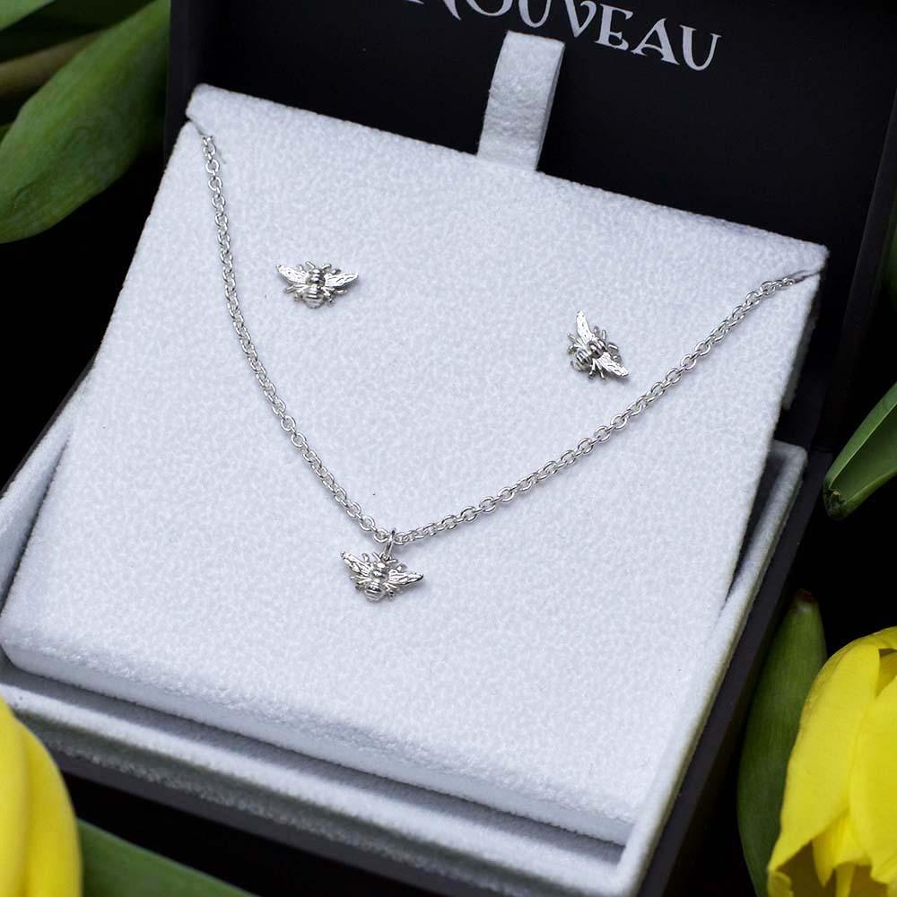 Nouveau Jewellers, jewellery gift set, silver Beehive Collection, Bee bracelet, Bee stud earrings, Manchester independent jewellers