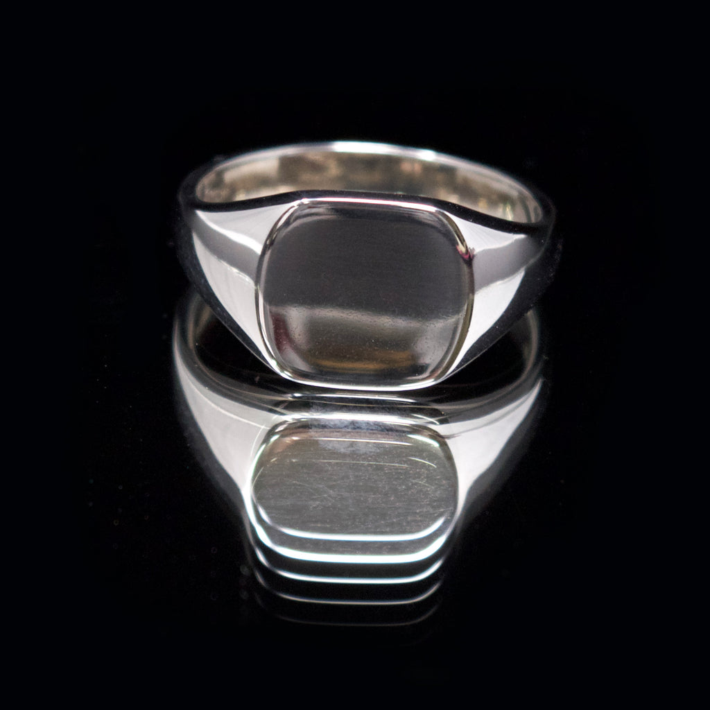 silver cushion signet ring, nouveau jewellers, signet ring engraving, jewellers in manchester