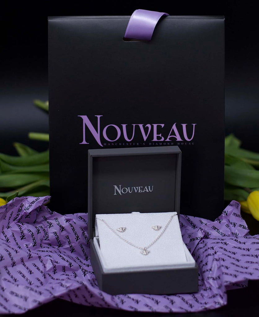 Nouveau Jewellers, jewellery gift set, silver Beehive Collection, Bee bracelet, Bee stud earrings, Manchester independent jewellers